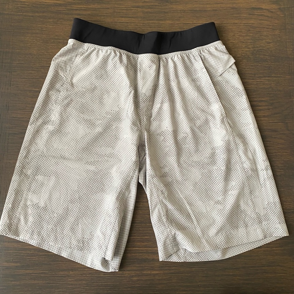 Lululemon Pace Breaker Short - 10” light grey Camo- Size M